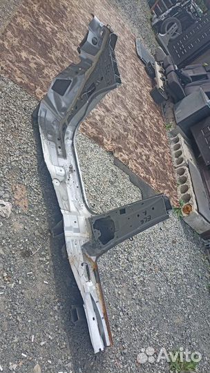 Стойка кузова правая Nissan Elgrand PE52 VQ35DE