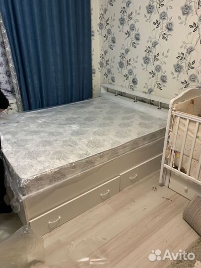 Кровать с матрасом