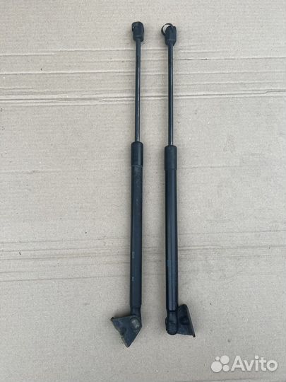 Амортизаторы крышки багажника VW Scirocco