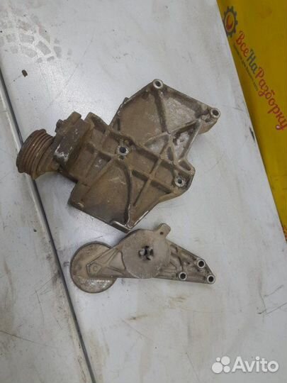 Кронштейн компрессора кондиционера Volkswagen