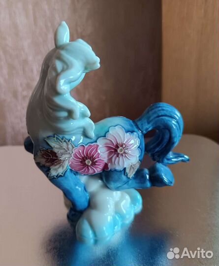 Фарфоровая статуэтка