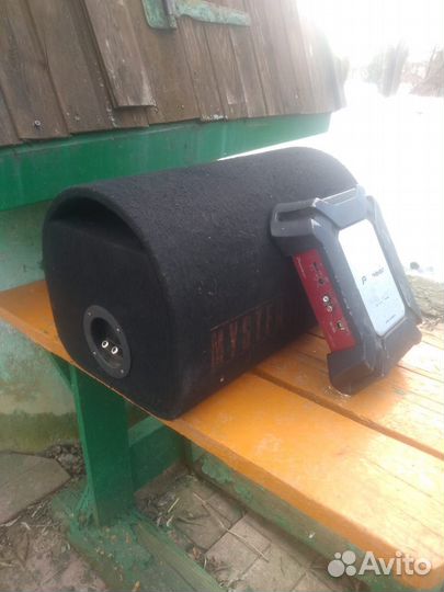 Сабвуфер и усилитель в автомобиль