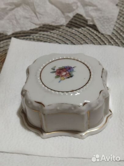 Очаровательная шкатулка, пудреница времен СССР