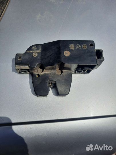 Citroen C5 (1) замок крышки багажника лифтбек