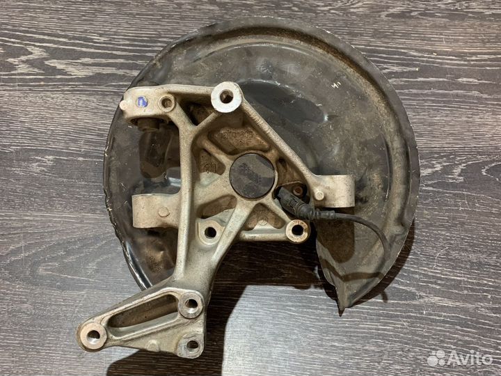 Задний левый кулак passat B M6 B7 CC