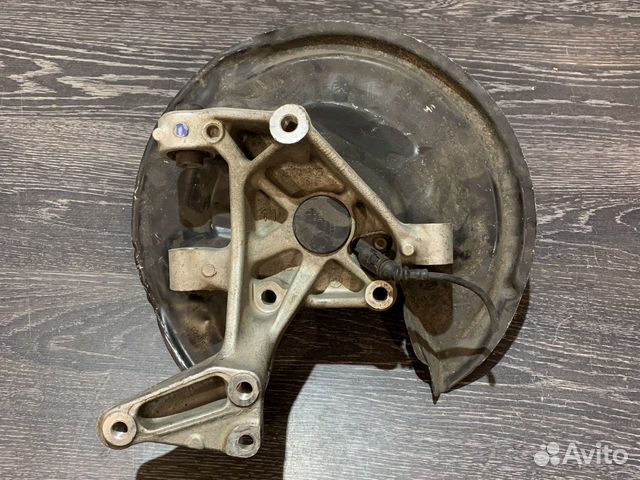 Задний левый кулак passat B M6 B7 CC