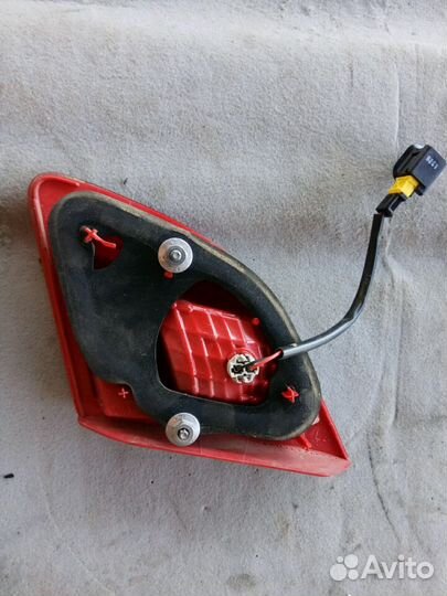 Фонарь крышки багажника левый Пежо 408 седан