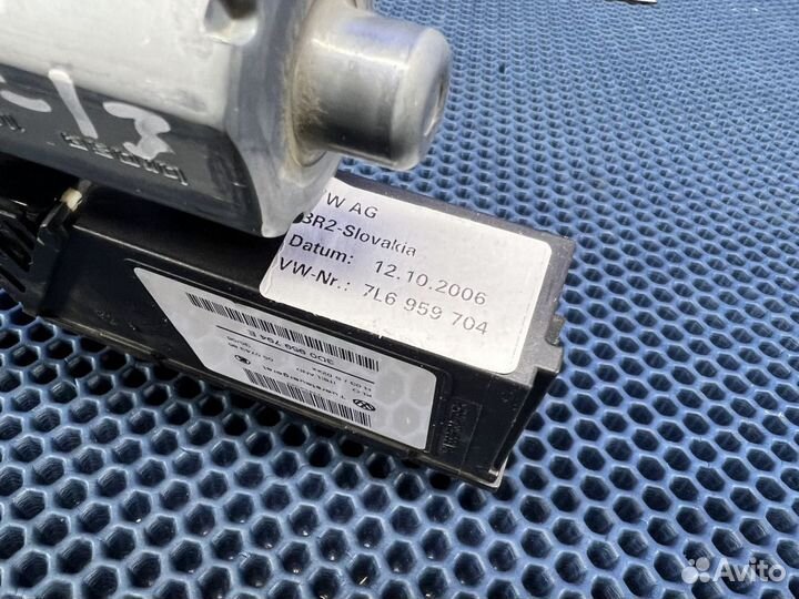 Моторчик стеклоподъемника задний правый Volkswagen