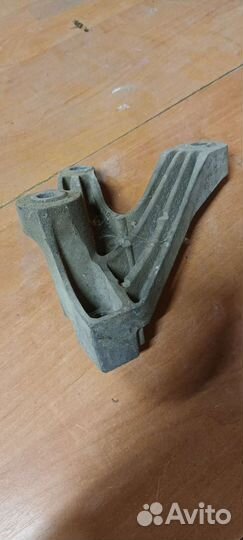 Крепление АКПП Mazda 3