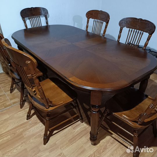 Стол и стулья