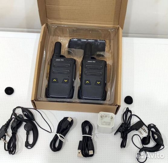 Рация с гарнитурой и наушником для работы