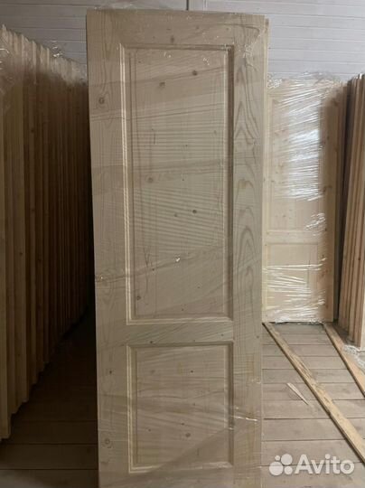 Деревянные двери из массива сосны