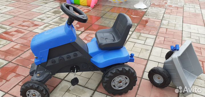 Педальный трактор - каталка с прицепом