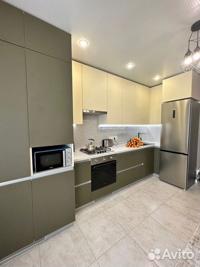 П образная кухня на заказ. Фабрика в Омске