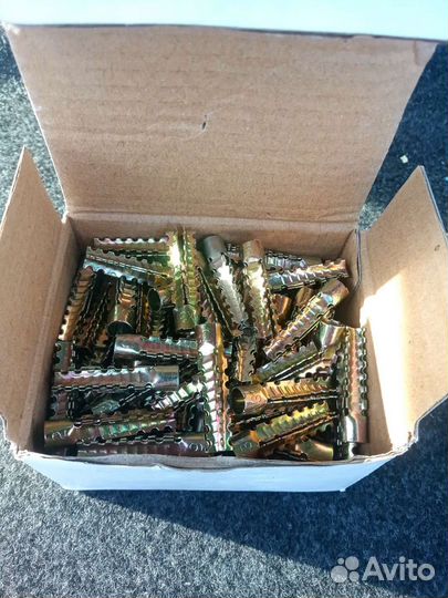 Дюбель металлический 6*32