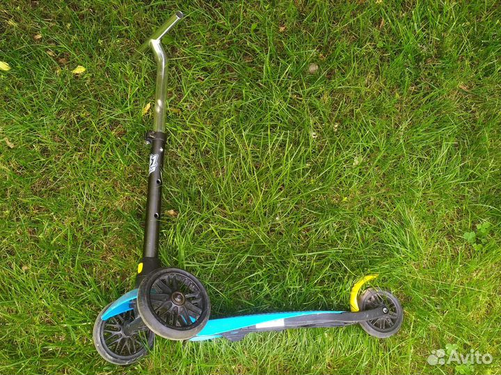 Самокат трехколесный