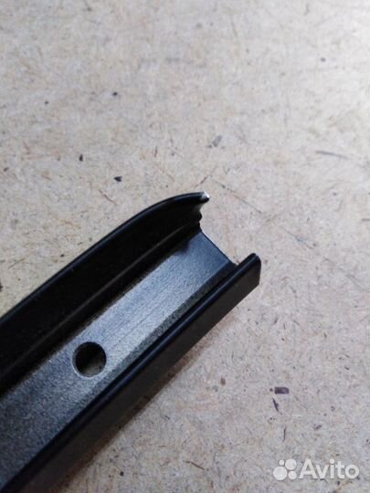 Накладка направляющей стойки стекла левая Bmw