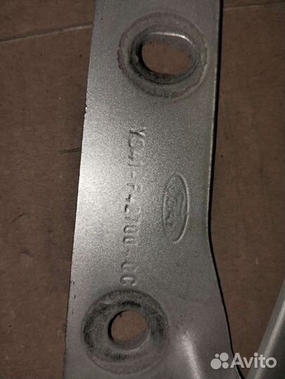 Петля крышки багажника Форд Фокус