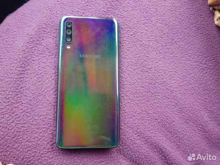 Samsung Galaxy A50, 4/64 ГБ