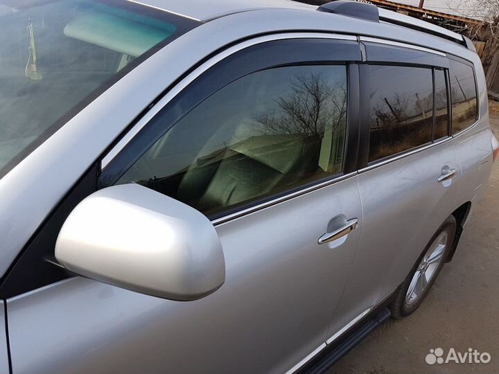 Highlander 2007-2013 Ветровики с хромом D6DM2