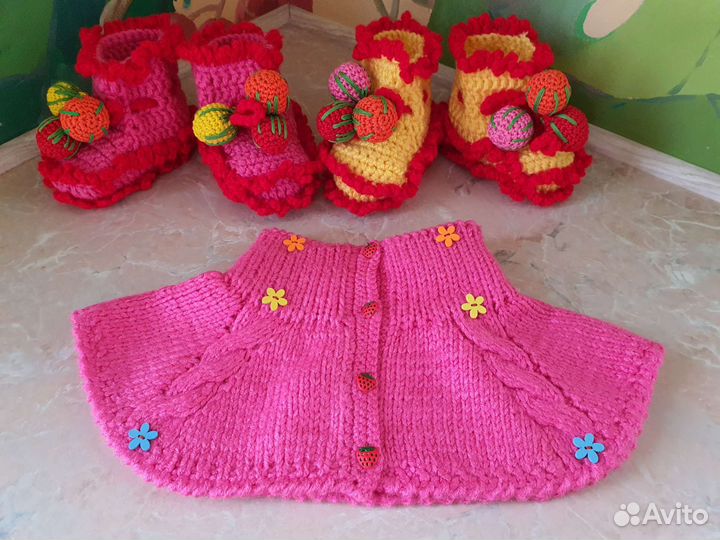 Шапка осень,весна и манишка. пинетки