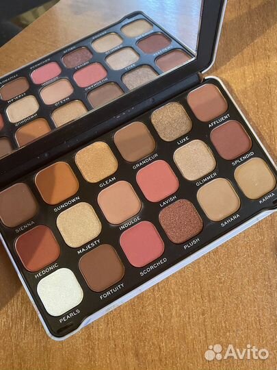 Палитра теней Revolution