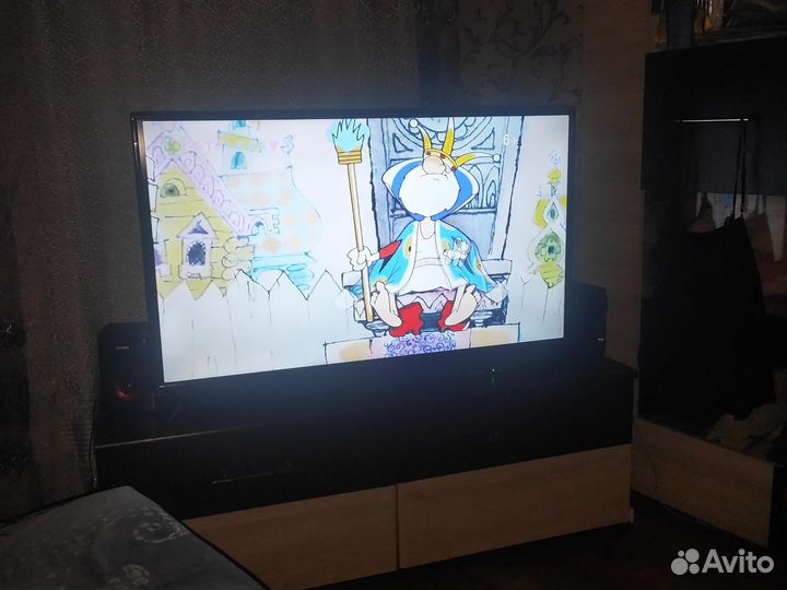 Телевизор 43 дюйма