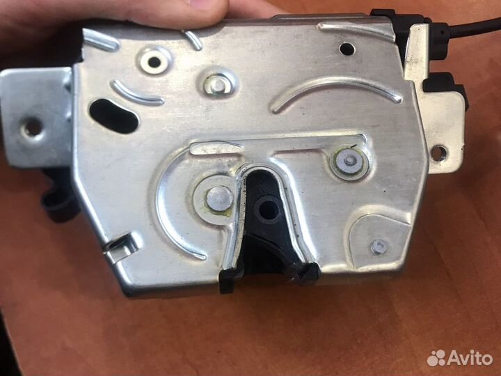 Замок крышки багажника w251 ML GL 164 w211