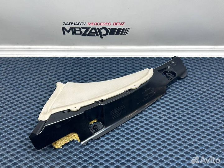 Обшивка правой задней стойки Меrcеdes W222