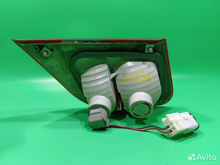 Фонарь внутренний левый для Mitsubishi Carisma