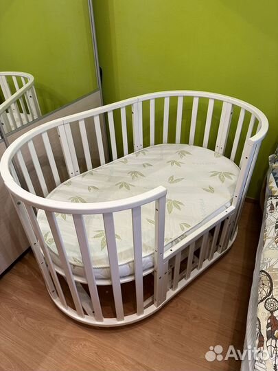 Детская кроватка с маятником круглая