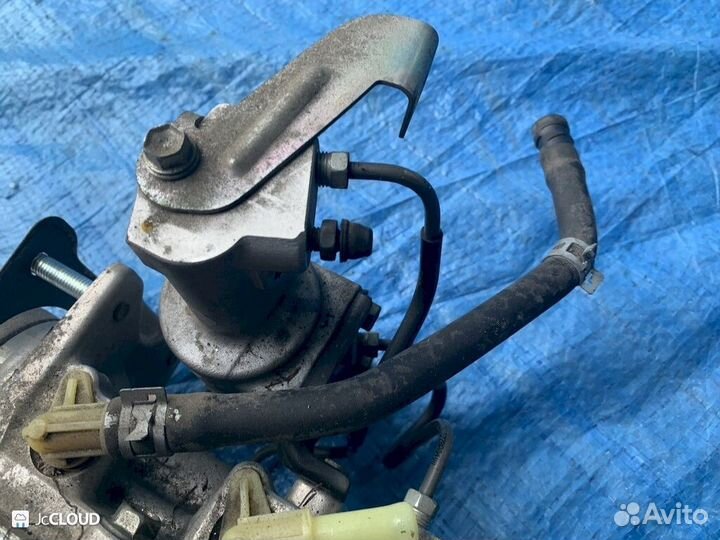 Главный тормозной цилиндр на lexus CT200H ZWA10 2z