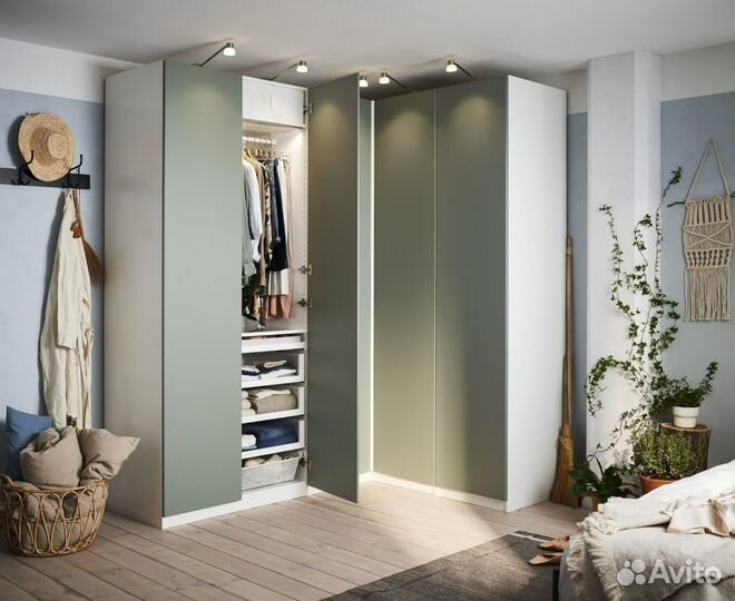 Угловой шкаф