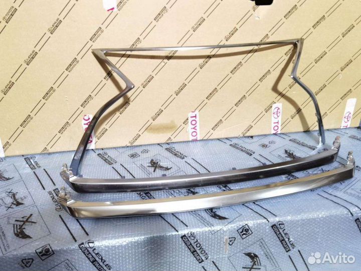 Хром решетки радиатора Lexus Rx 4