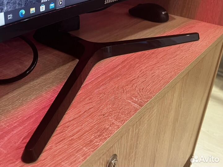 Огромный изогнутый монитор Samsung