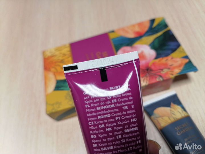 Набор кремов для рук oriflame Secret Garden