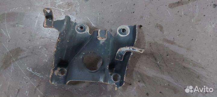 Кронштейн двигателя на Mitsubishi 4G 93