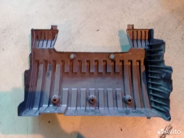 Декоративная крышка двс MD34103061 Mitsubishi Gala