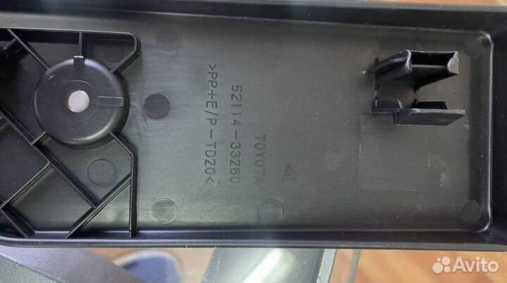 Накладка под номерной знак toyota camry 5211433280