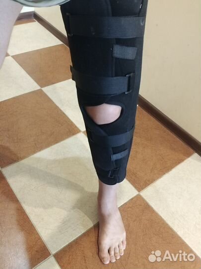 Тутор на коленный сустав