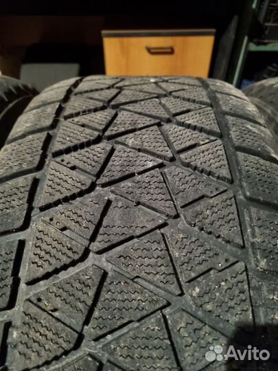 Bridgestone Blizzak DM-V2 285/60 R18 116R