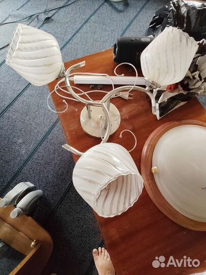 Люстра и светильник