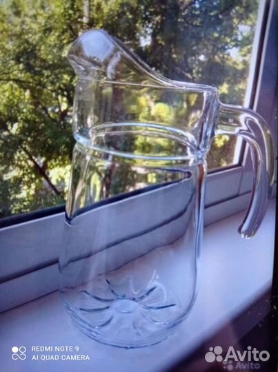 Графин из толстого стекла