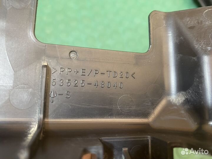 Накладка замка капота Lexus RX4 2015-2023