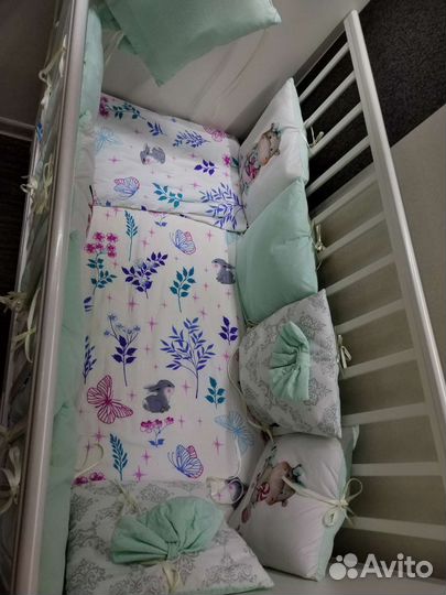 Детская кроватка с маятником и ящиком