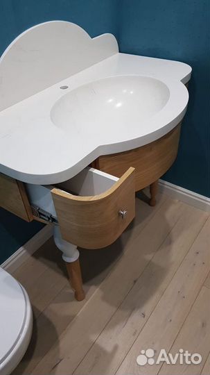Туалетный стол с раковиной