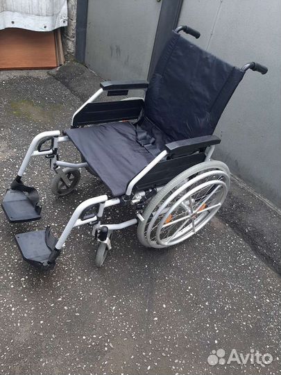 Коляска инвалидная для управления одной рукой