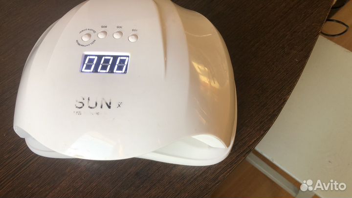 Ультрафиолетовая лампа для сушки ногтей