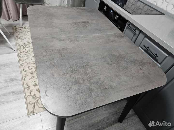 Стол обеденный