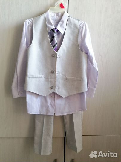 Костюм тройка